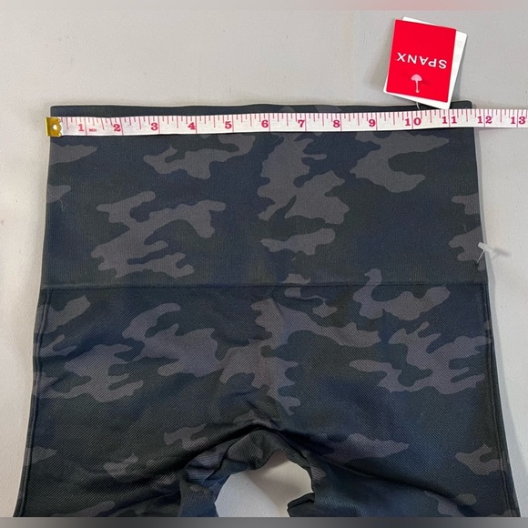 Spanx Look At Me Now Seamless Camo Leggings Women’s Size Medium NWT - Picture 6 of 13